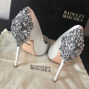 Badgley Mischka Kiara White Satin Size 6.5